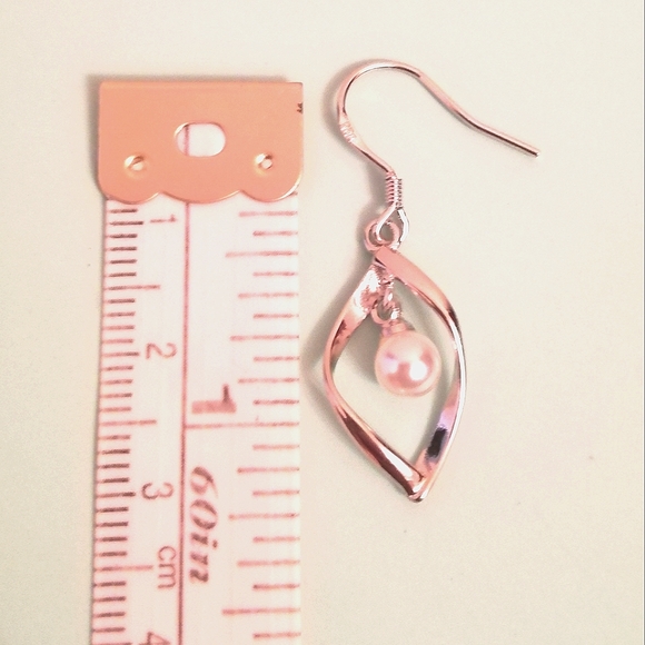 Silver And Pearl Dangle Earrings. - Picture 5 of 5